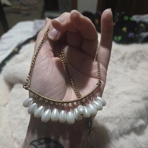 Elegant Gold and Pearl Necklace